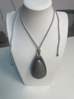 Trải Nghiệm Không Khí Sạch Trong Lành - Máy Lọc Không Khí Cá Nhân Di Động với Cáp Sạc USB